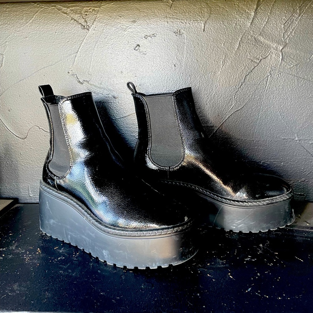 Black patent leather flatform boots Nine West